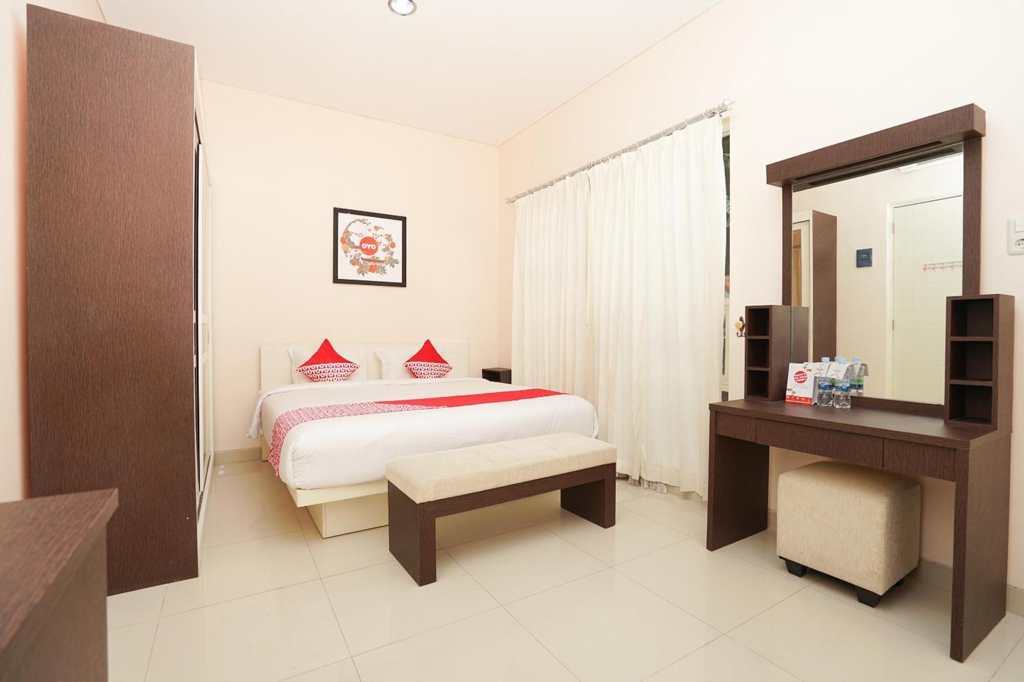 Oyo 782 Menjangan Residence At Citraland 1 Surabaya Exterior foto