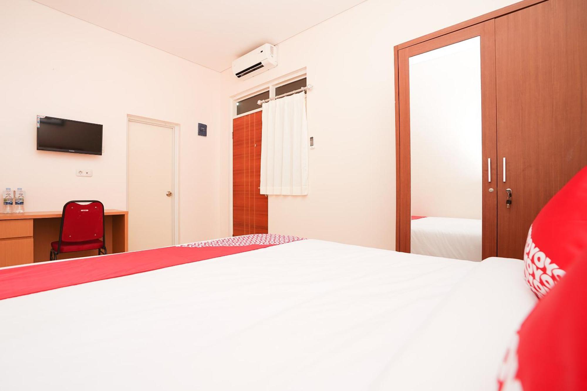 Oyo 782 Menjangan Residence At Citraland 1 Surabaya Exterior foto