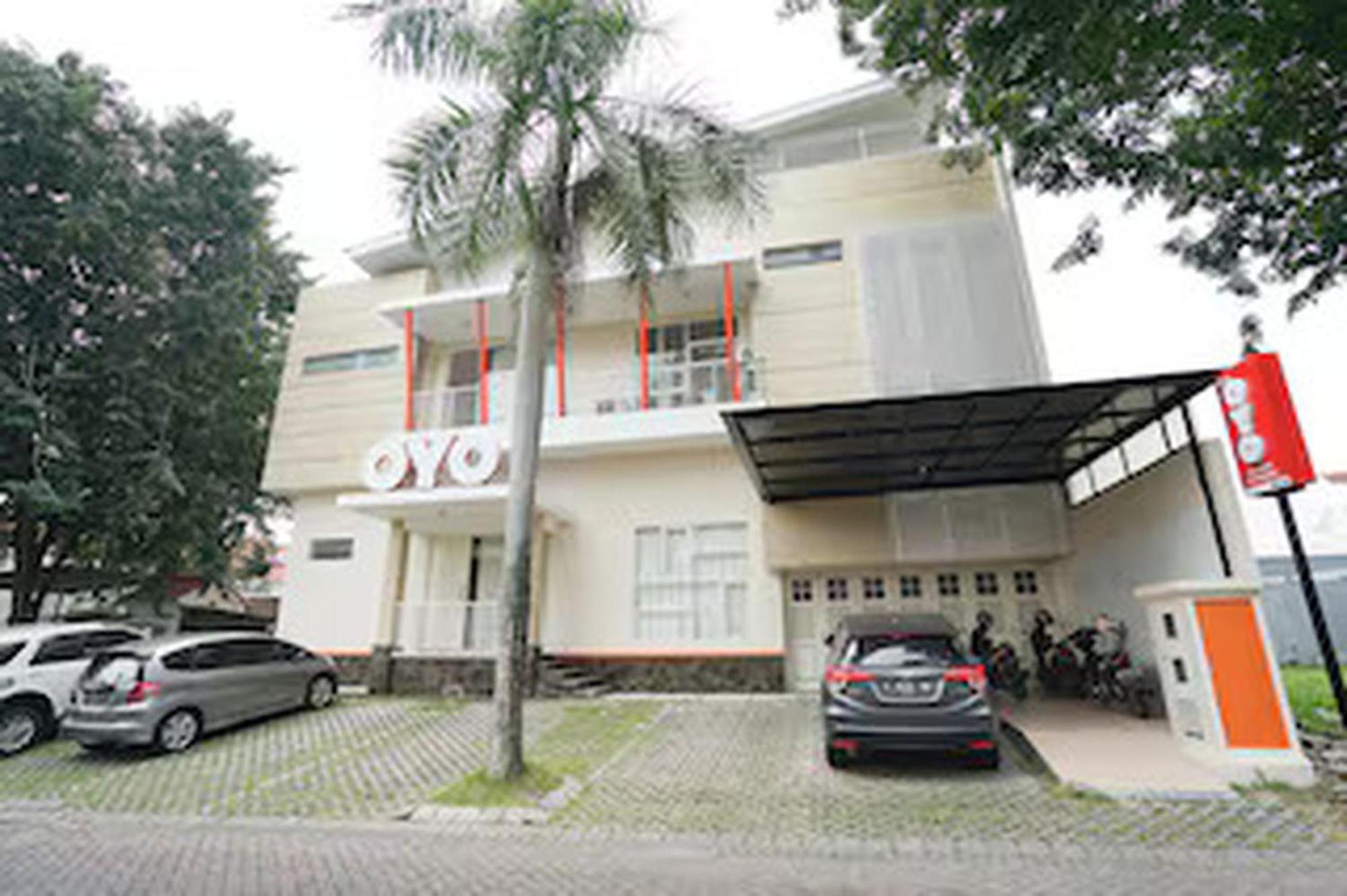 Oyo 782 Menjangan Residence At Citraland 1 Surabaya Exterior foto